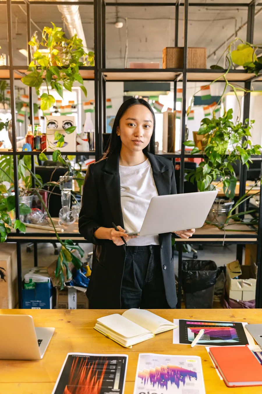 Entrepreneuse lançant son activité avec son expert-comptable