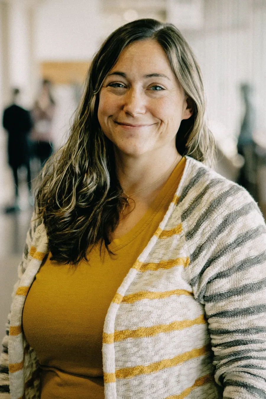 Entrepreneuse souriante accompagnée pour la création de son entreprise